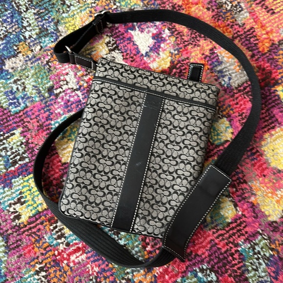 Coach Crossbody Signature C’s - Picture 4 of 5